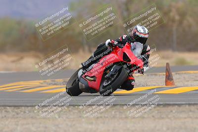 media/Sep-10-2022-SoCal Trackdays (Sat) [[a5bf35bb4a]]/Turn 6 (1140am)/